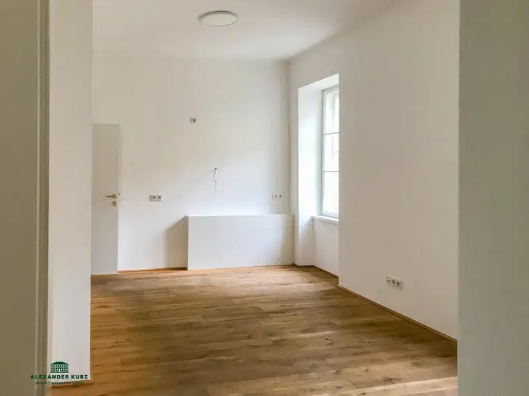 Büro mit Ambiente und Blick auf die Salzach