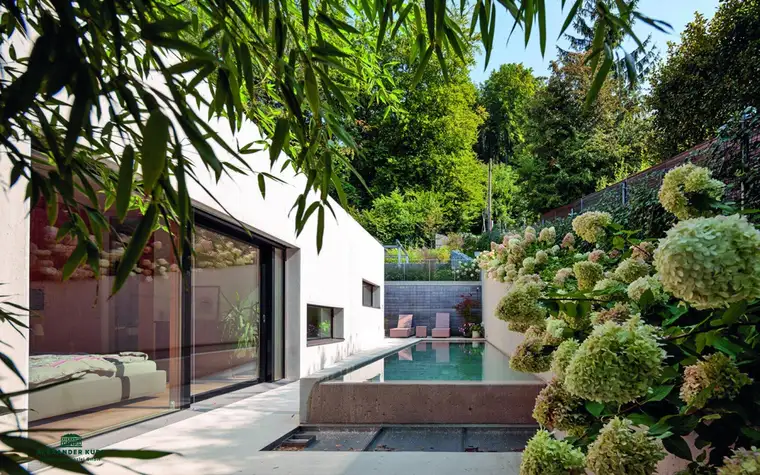 Modernes Privathaus mit Festungsblick
