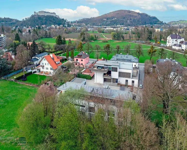 Penthouse mit 25 m Hallenbad in Nonntal
