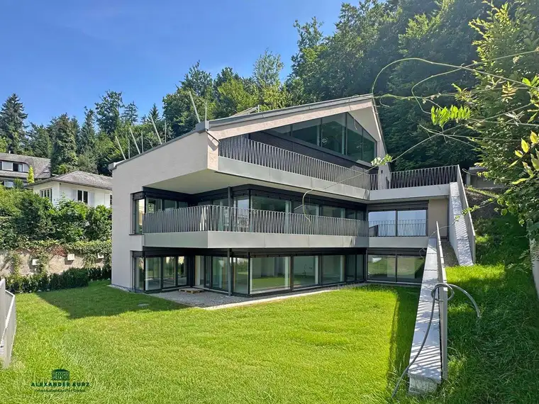 Exklusive Neubauwohnung mit Garten in Aussichtslage