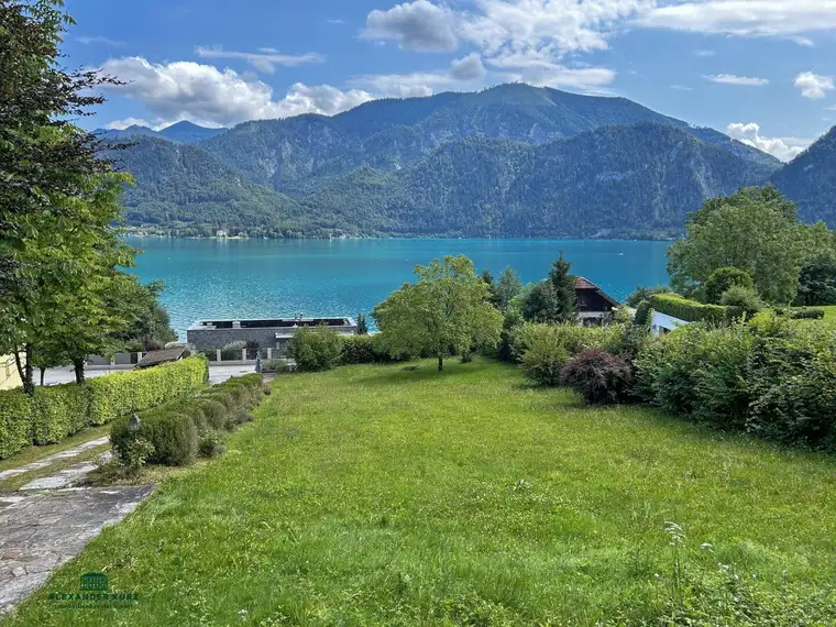 Baugrundstück mit Badeplatz und traumhaftem Atterseeblick