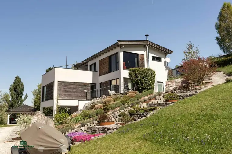 Weitblick &amp; Ruhe pur – modernes Wohnhaus in Bestlage über dem Attersee