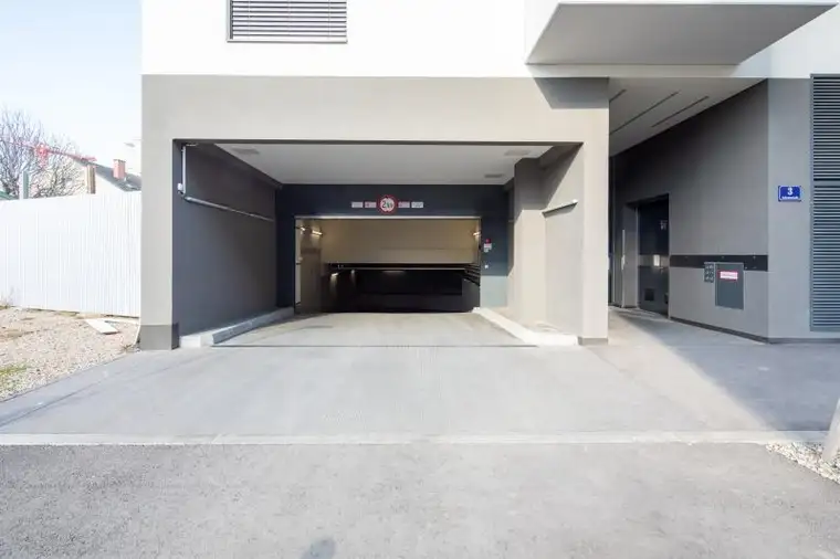 "Sicher Parken im Herzen von Kagran – Ihr Stellplatz im Projekt Das Arakawa"