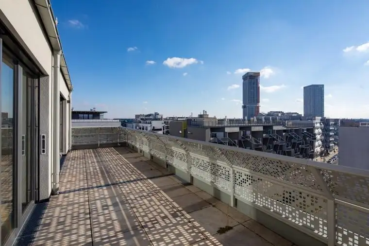 Lichtdurchflutete 2-Zimmer-Dachgeschosswohnung mit großer Terrasse in Kagran