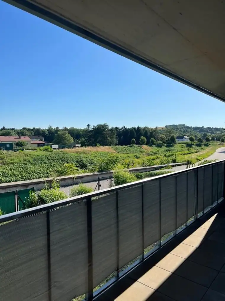 Sonnige 3-Zimmer-Wohnung mit Loggia &amp; 2 Garagenplätzen im Tullnerfeld