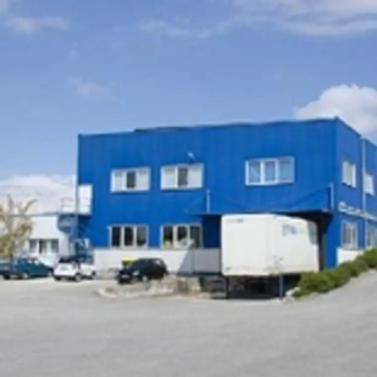 Hallen B Widmung in Eggendorf AKTUELL Halle bis zu 1500 m2 m2 frei mit 2 LKW Rampen frei 1500m 2 frei ab April 2025