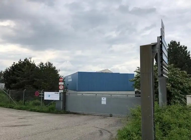 Gewerbeobjekt (Hallen/Produktion/Büro) ca 2000 m2 sofort verfügbar weitere 1195m 2 ab 1.7. 26 verfügbar