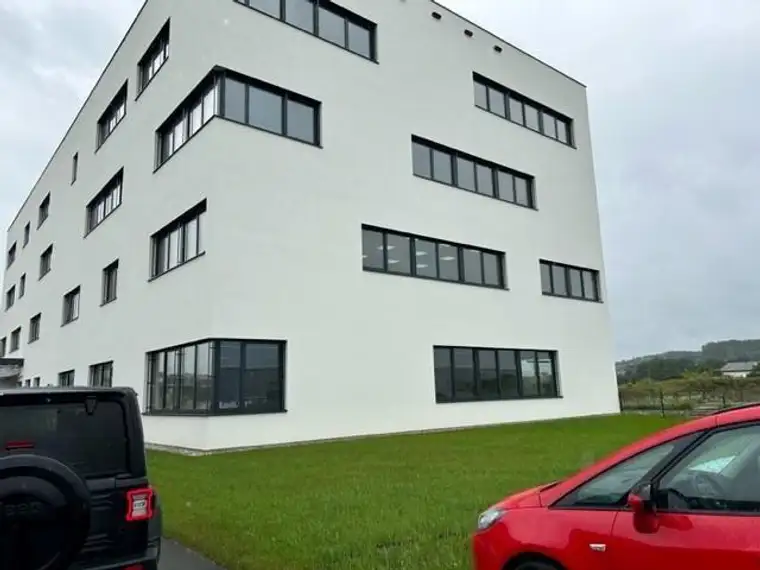 Helles, freundliches Büro, Erstbezug-Autobahnnähe noch 230 m2 in 2. Stock verfügbar