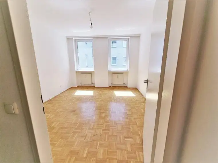 Zentrale Innenstadtwohnungen - insgesamt 3 Wohnungen allle 56 m2 PREISLICH ATTRAKTIV !! EINZELN KAUFBAR