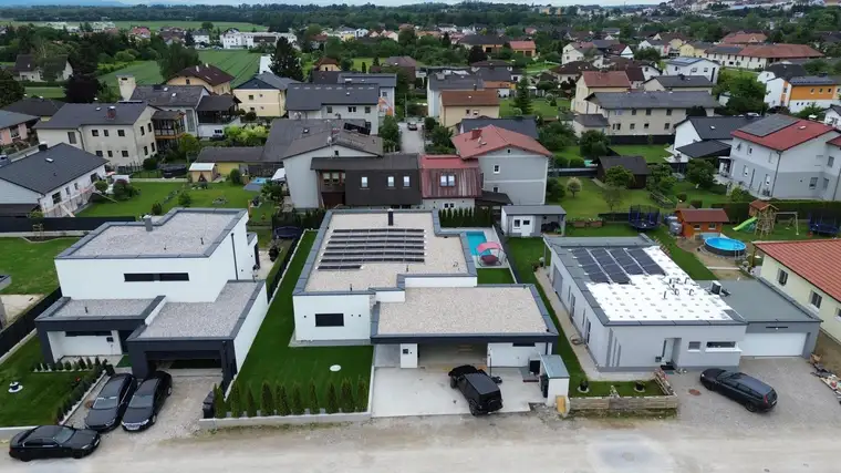 Luxusbungalow mit Pool, loxonegesteuert, Doppelgarage/3 Meter Raumhöhe/54m2 Wohnzimmer -NEUER PREIS