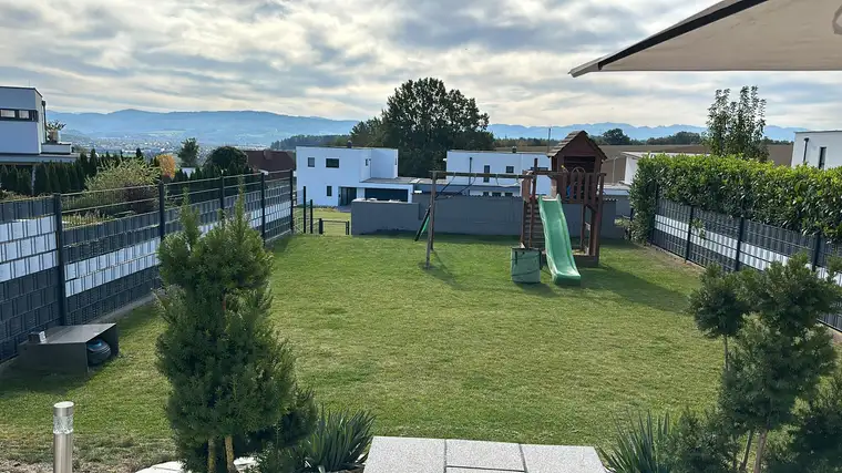 Schöne Doppelhaushälfte mit tollem Ausblick ins Gebirge