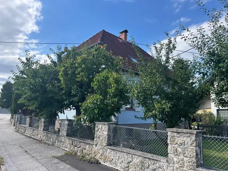 Kompaktes Wohnhaus mit Keller BESICHTIGUNGSMÖGLICHKEIT am 9.8. ab 12.00 -bitte anmelden