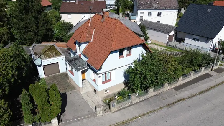 Kompaktes Wohnhaus mit Keller in Bahnhofsnähe 4 Schlafzimmeri