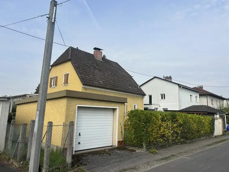 Grundstück mit altem Abbruchhäuschen in Bergham