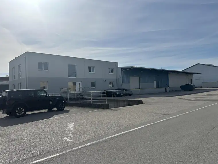 1050 m² Halle, 400 m² Büro, 24 Stundenzufahrt eigene Tankstelle. Ideal für eine Spedition SOFORT VERFÜGBAR