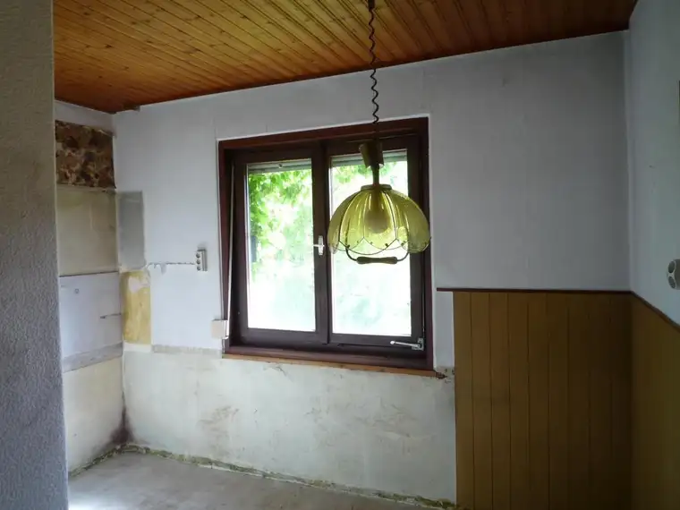 Günstiges renovierungsbedürftiges Haus mit kleinen Grundstück in Attnang Puchheim!!