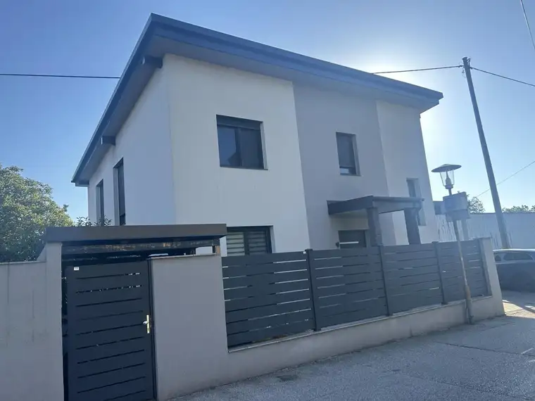 Hochwertiges Zweifamilienhaus mit 2 separaten Wohnungen – zentral in Marchtrenk