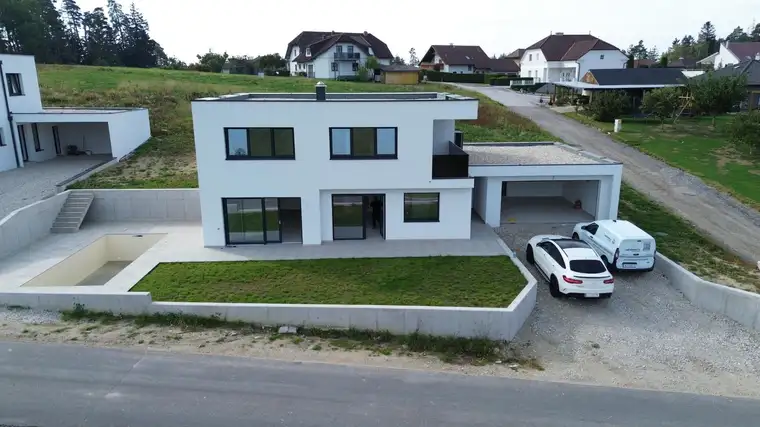 Neugebautes Luxushaus 649.000 EURO NEUER PREIS Ziegelmassiv mit Fernsicht, Pool,Doppelhäuser 495.000mit Pool