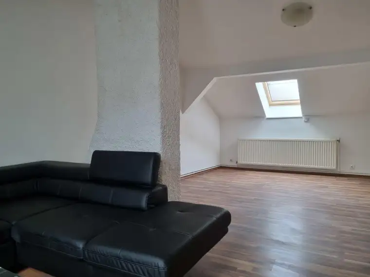 NEUREAL - Wunderschöne Dachgeschosswohnung im Zentrum von Gloggnitz zu verkaufen!