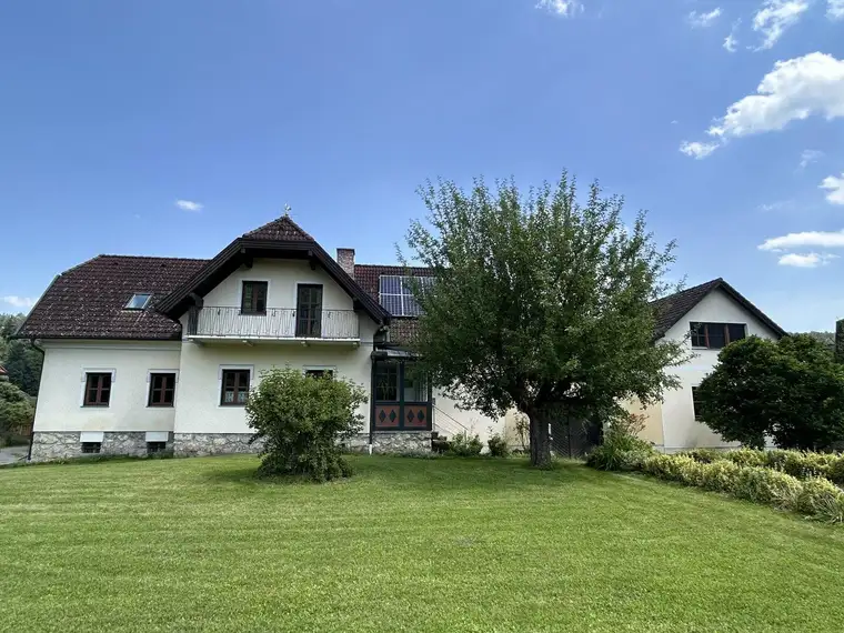 NEUREAL- Wunderschöner Vierkanthof mit zwei Wohnhäusern (3 Wohneinheiten) und Nebengebäuden zu verkaufen! Option von zusätzlichen Erwerb von 5.200 m² Grund!