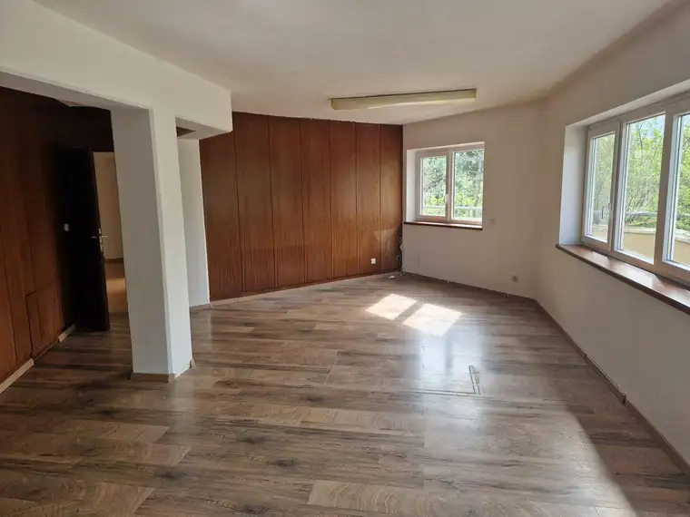 NEUREAL - Ordination/Büroräumlichkeiten mit großer Terrasse in Ternitz zu vermieten!