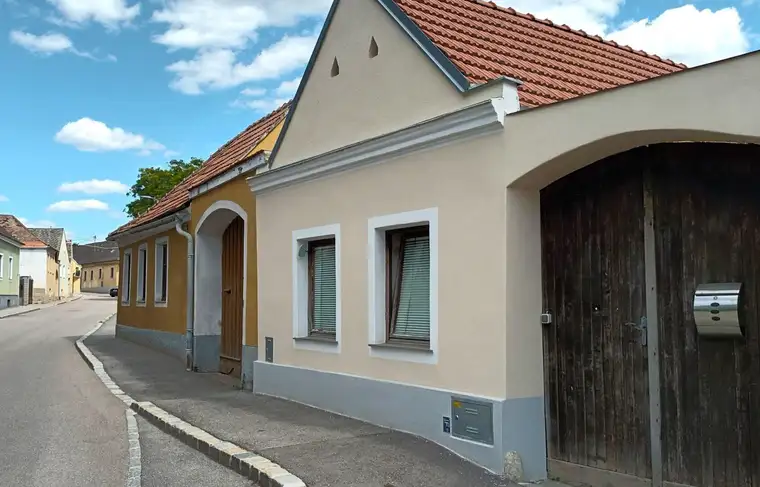 Älteres, sanierungsbedürftiges Haus mit Stadl!