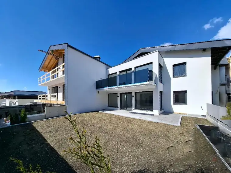 Exklusive Wohnung im Dreiparteienhaus in beliebter, zentrumsnaher Lage