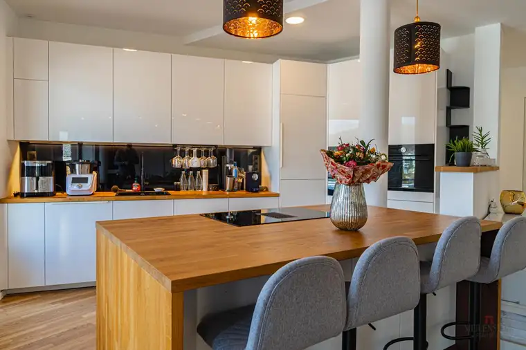 Großzügige Penthouse Wohnung mit Seeblick - Leben im Herzen von Velden