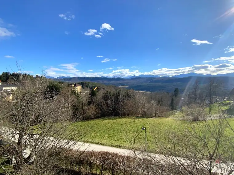 Anwesen mit zwei Häusern, Panoramablick und großem Entwicklungspotenzial