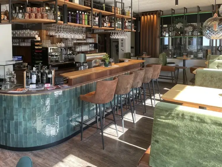 Sehr gut eingeführte Cafè &amp; Bar im Wörgl zu verpachten