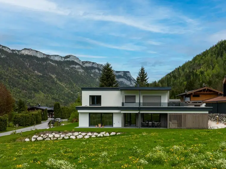 Design trifft Natur! Luxuriöses Einfamilienhaus am Fuße der Steinplatte