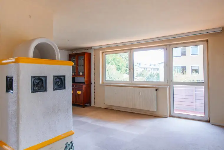 3-Zimmer-Wohnung mit Balkon, Kachelofen &amp; Carport