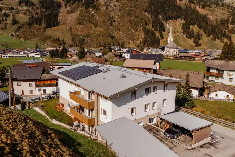 Helle 2- Zimmer-Neubauwohnung mit Carportparkplatz