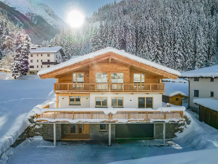 Erstklassiges Neubau - Landhaus in idyllischer Panoramalage in Pettneu am Arlberg