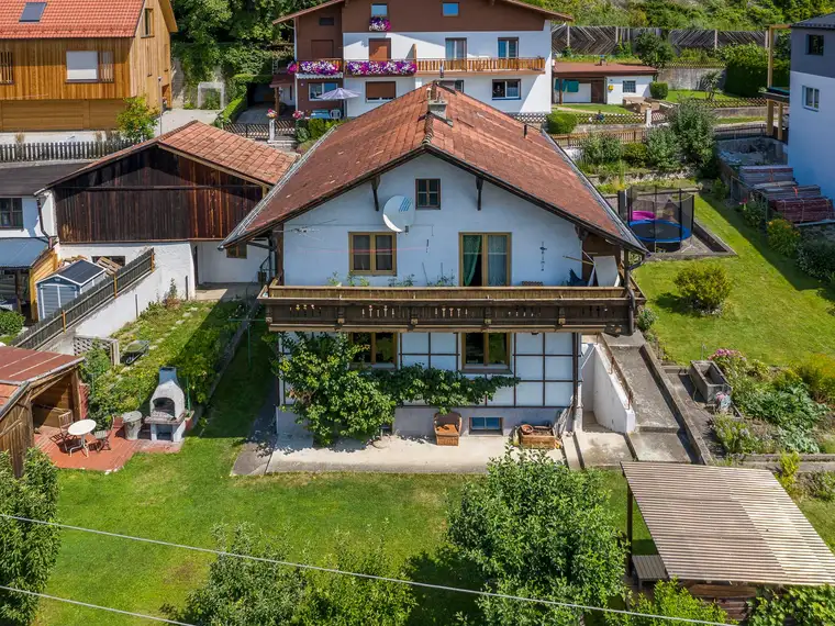 Großes Grundstück mit MFH: 4 Wohnungen in sonniger Lage