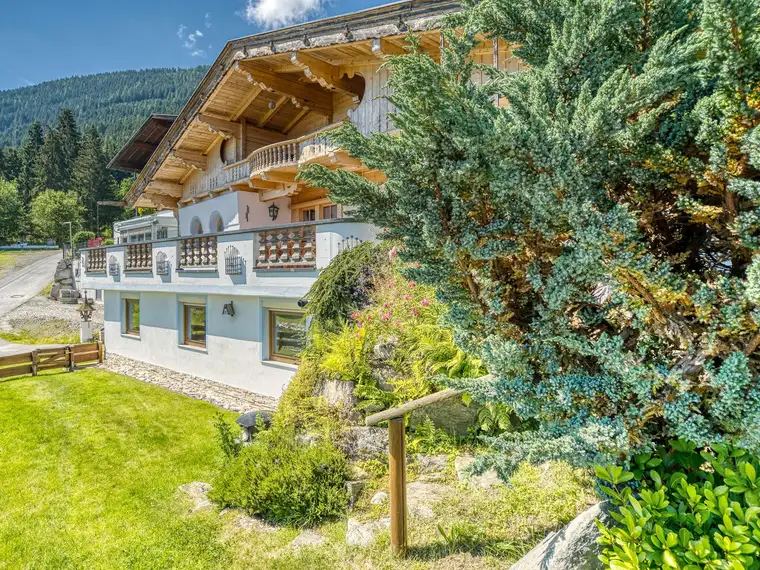 Tradition trifft Panorama – Einfamilienhaus in Blockbauweise mit Blick ins Inntal