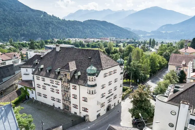 Traditionelles Anwesen in den Tiroler Alpen