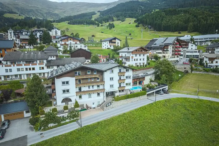 ApartHotel mit 14 Apartments in TOP-Panorama-Lage in Fiss