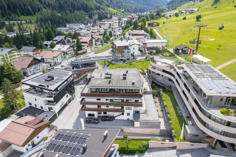 Exklusives Traditionshotel Garni an der Nassereinbahn – Ski-in/Ski-out in St. Anton a/A