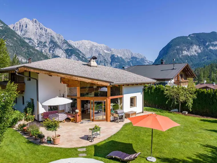 Alpine Großzügigkeit trifft moderne Effizienz Landhaus mit uneinsehbarem Garten