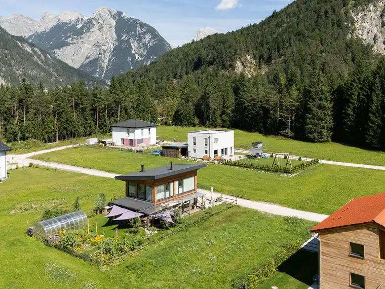 Nettes Panorama-Baugrundstück auf dem Plateau