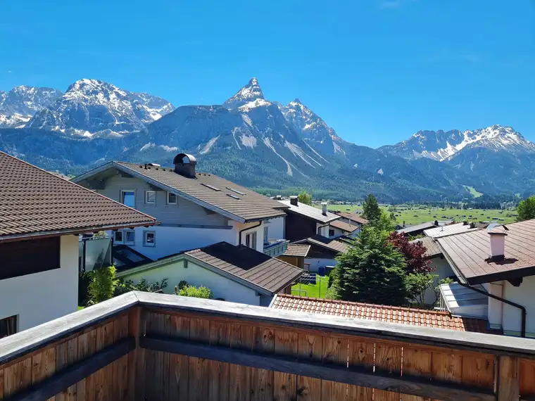 Erstbezug nach Generalsanierung: Sonniges Wohnhaus mit Garten &amp; traumhaftem Zugspitzblick