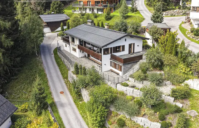 Elegantes Chalet in exklusiver Ruhe-und Panoramalage in St. Anton a/A