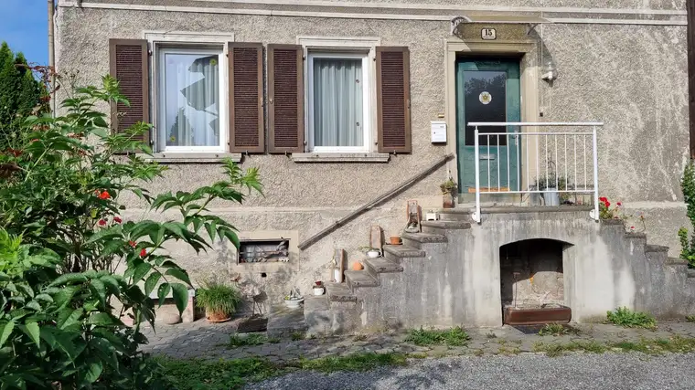 Miete: Preisgünstige 3,5-Zimmer-Wohnung mit Altbaucharme in Lustenau!