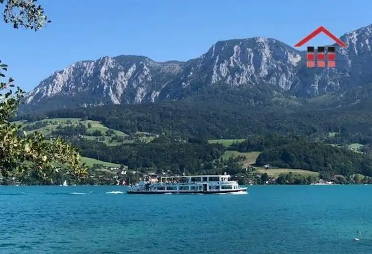 Seeliegenschaft am Attersee mit Steg und Boje