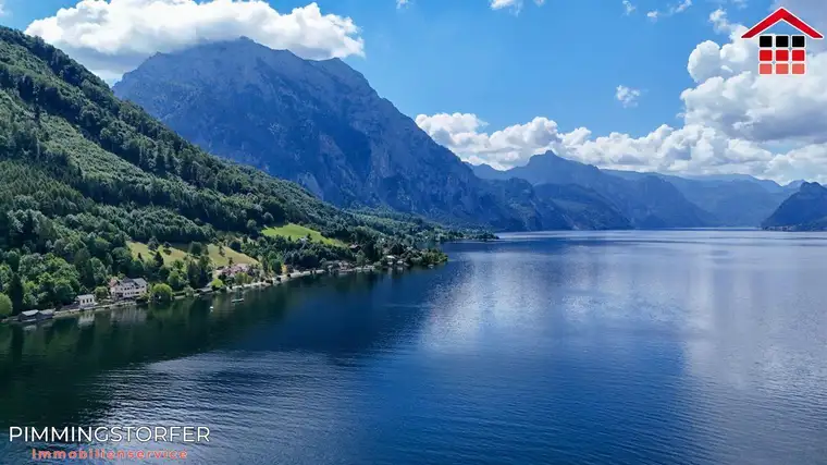 Altbestand mit Badeplatz direkt am Traunsee