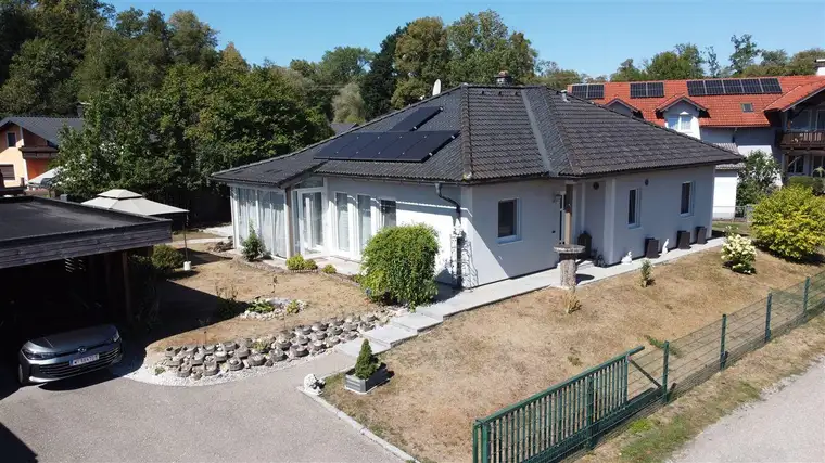 Bungalow mit Pool