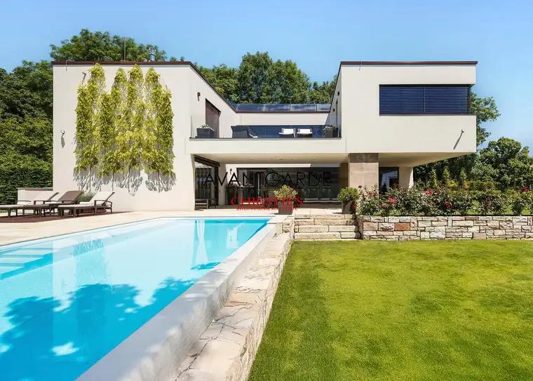 Moderne Einfamilienvilla mit Blick