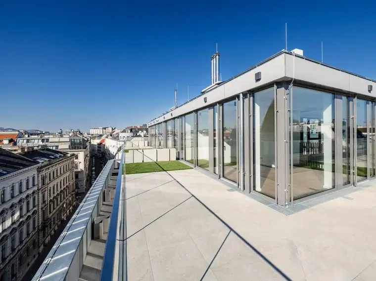 LICHTDURCHFLUTETE DACHGESCHOSSMAISONETTE MIT TERRASSEN IM BOTSCHAFTSVIERTEL