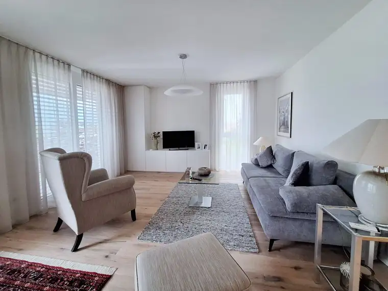 Schick möblierte 3-Zimmer-Wohnung mit großer Terrasse
